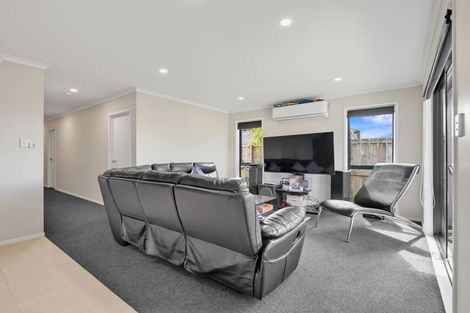 Photo of property in 16 Opouatu Avenue, Glenbrook, 2681