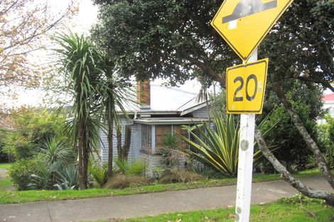 Photo of property in 4 Keystone Avenue, Mount Roskill, Auckland, 1041