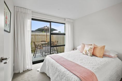 Photo of property in 2/11a Baring Terrace, Strandon, New Plymouth, 4312