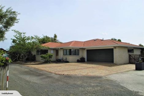 Photo of property in 15 Woburn Place, Takaro, Palmerston North, 4412