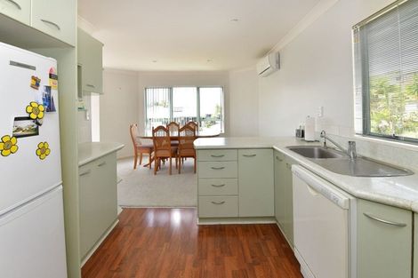 Photo of property in 21 Charlotte Street, Stanmore Bay, Whangaparaoa, 0932