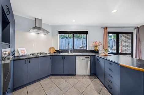 Photo of property in 11 Cognac Place, Henderson, Auckland, 0612
