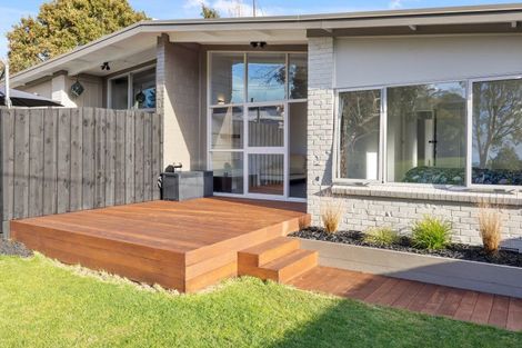 Photo of property in 97a Kawaha Point Road, Kawaha Point, Rotorua, 3010