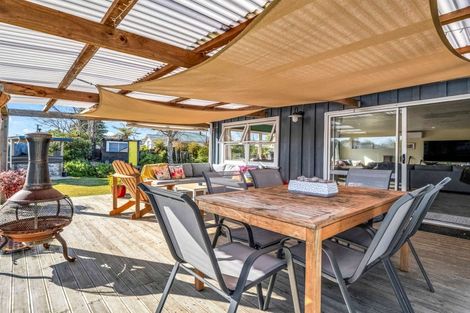 Photo of property in 37 Kawaha Point Road, Fairy Springs, Rotorua, 3015