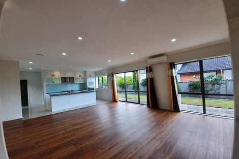 Photo of property in 21 Fairbairn Place, East Tamaki Heights, Auckland, 2016
