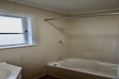 Photo of property in 80 Seymour Road, Sunnyvale, Auckland, 0612