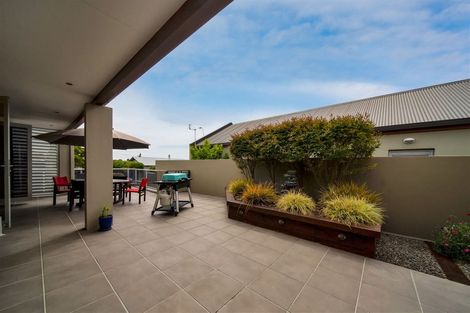 Photo of property in 15 Mangorei Road, Strandon, New Plymouth, 4312