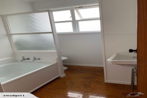 Photo of property in 82 Flanshaw Road, Te Atatu South, Auckland, 0610