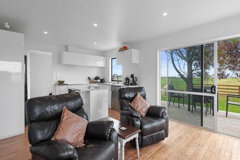 Photo of property in 92 Ohinepanea Road, Pukehina, Te Puke, 3186