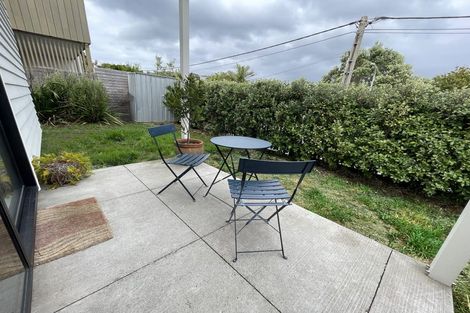 Photo of property in 5/35 Garadice Road, Rothesay Bay, Auckland, 0630