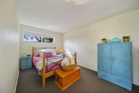 Photo of property in 17 Tupaki Place, Pakuranga Heights, Auckland, 2010