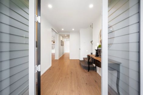 Photo of property in 27 Shelly Beach Parade, Cockle Bay, Auckland, 2014