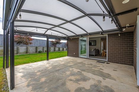 Photo of property in 13 Mediterranean Grove, Fitzherbert, Palmerston North, 4410
