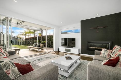 Photo of property in 57 Wainui Avenue, Point Chevalier, Auckland, 1022
