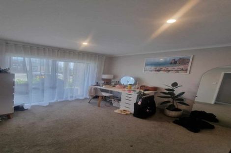 Photo of property in 17 Malcolm Calder Road, Hobsonville, Auckland, 0616