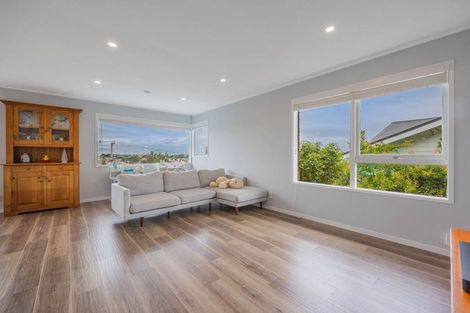 Photo of property in 2/4 Rangitoto Terrace, Milford, Auckland, 0620