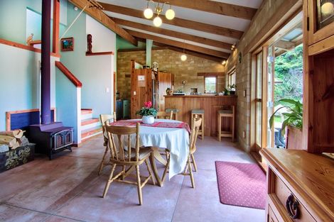 Photo of property in 278 Forest Hill Road, Waiatarua, Auckland, 0612