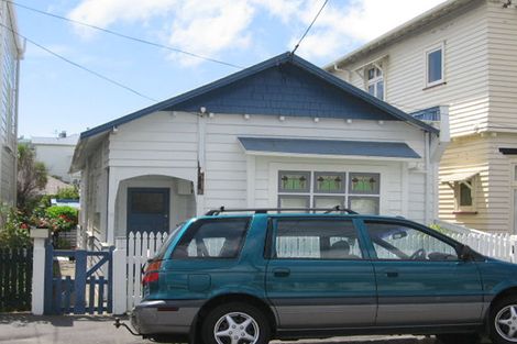 Photo of property in 11 Queen Street, Mount Victoria, Wellington, 6011