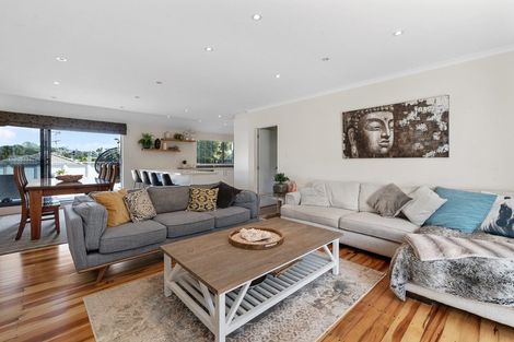 Photo of property in 21 Cliff Road, Torbay, Auckland, 0630