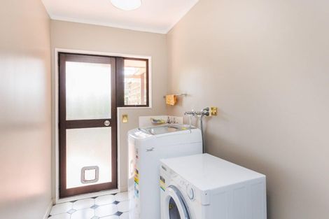 Photo of property in 3a Caroline Crescent, Highbury, Palmerston North, 4412