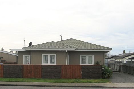 Photo of property in 220 Warwick Road, Mayfair, Hastings, 4122