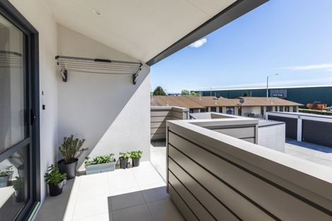 Photo of property in 80h Shakespeare Road, Waltham, Christchurch, 8023