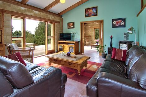 Photo of property in 278 Forest Hill Road, Waiatarua, Auckland, 0612