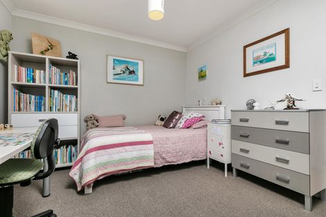 Photo of property in 42 Landing Road, Titirangi, Auckland, 0604