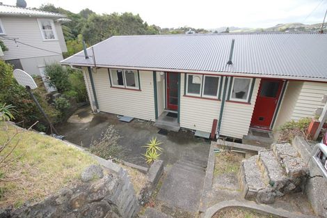Photo of property in 3 Blandford Way, Newlands, Wellington, 6037