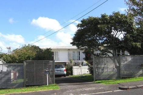 Photo of property in 5 Jaemont Avenue, Te Atatu South, Auckland, 0610