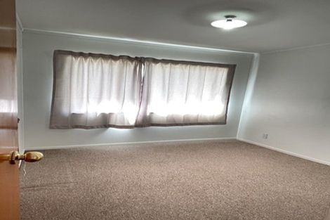 Photo of property in 58 Aviemore Drive, Highland Park, Auckland, 2010