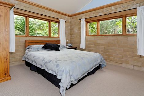 Photo of property in 278 Forest Hill Road, Waiatarua, Auckland, 0612