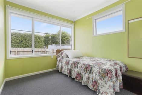 Photo of property in 10 Waione Avenue, Te Atatu Peninsula, Auckland, 0610