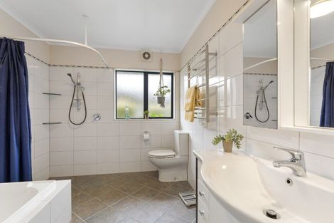 Photo of property in 14 Brookfield Place, Paraparaumu, 5032