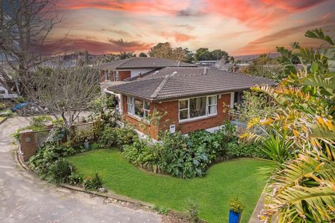 Photo of property in 6 Youngs Road, Papakura, 2110