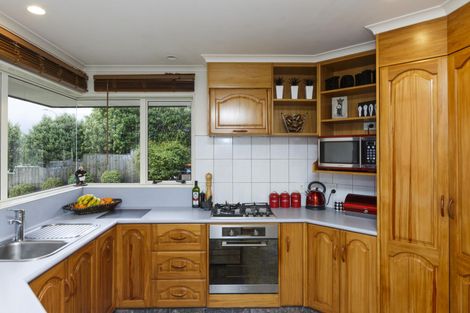 Photo of property in 27 Greenwood Place, Fitzherbert, Palmerston North, 4410