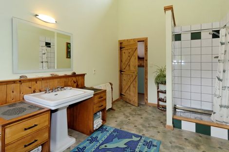 Photo of property in 278 Forest Hill Road, Waiatarua, Auckland, 0612