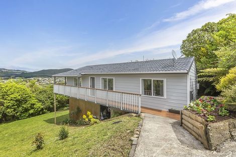 Photo of property in 33 Westhaven Drive, Tawa, Wellington, 5028