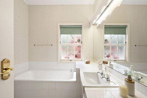 Photo of property in 1a Seatoun Heights Road, Miramar, Wellington, 6022