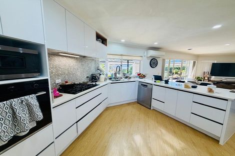 Photo of property in 4 Willowbank Close, East Tamaki Heights, Auckland, 2016