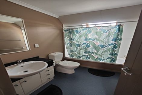 Photo of property in 162 Queens Drive, Lyall Bay, Wellington, 6022