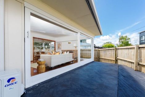 Photo of property in 39 Harrington Road, Henderson, Auckland, 0610