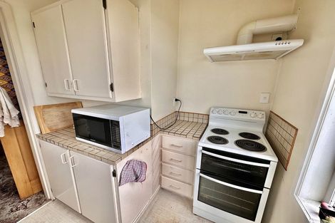 Photo of property in 9 Hungerford Road, Lyall Bay, Wellington, 6022