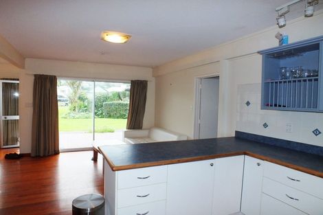 Photo of property in 2/4 Arkles Strand, Arkles Bay, Whangaparaoa, 0932