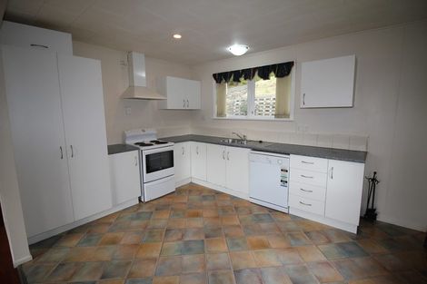 Photo of property in 3 Blandford Way, Newlands, Wellington, 6037