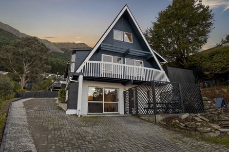 Photo of property in 26 Williams Street, Sunshine Bay, Queenstown, 9300