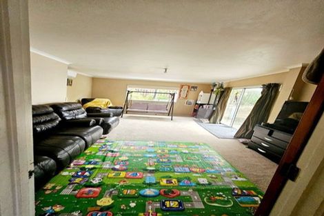 Photo of property in 2/940 East Coast Road, Northcross, Auckland, 0630