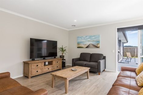 Photo of property in 3 Weatherdeck Close, Whitby, Porirua, 5024