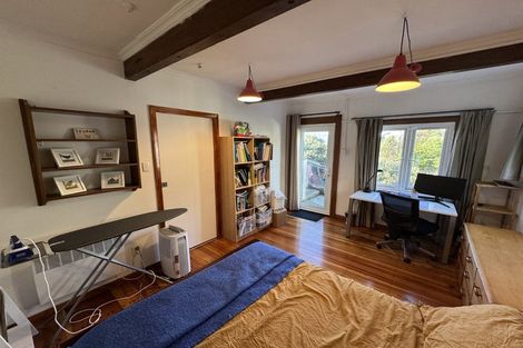 Photo of property in 16 Hungerford Road, Lyall Bay, Wellington, 6022