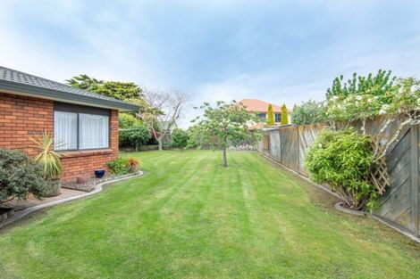 Photo of property in 14 Rosebank Avenue, Kelvin Grove, Palmerston North, 4414